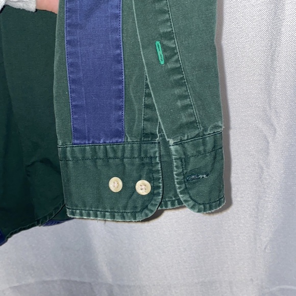 VGT Color block Tommy Hilfiger 100% cotton button-down. Size large - Picture 7 of 8